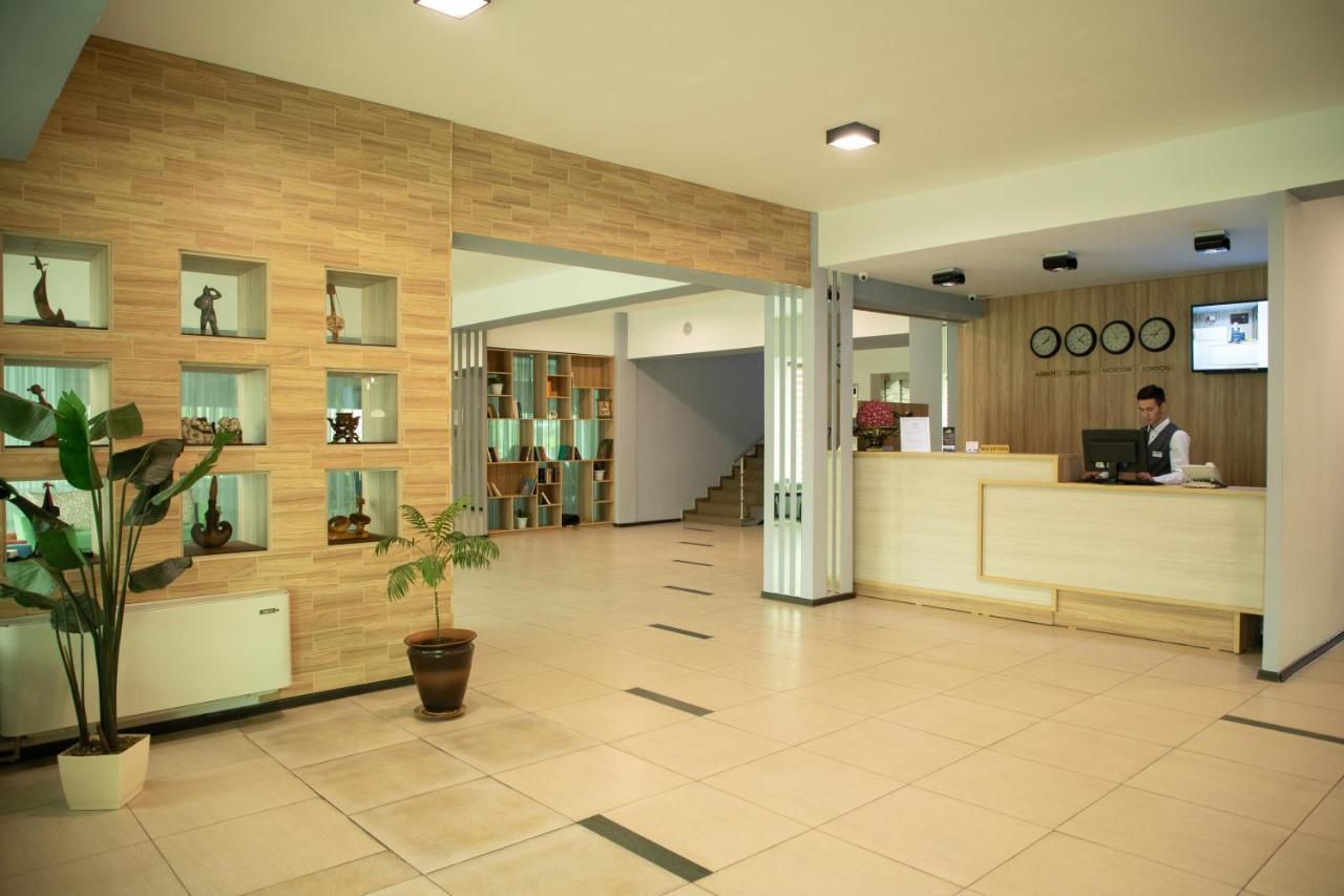 Astra Hotel Almaty Extérieur photo